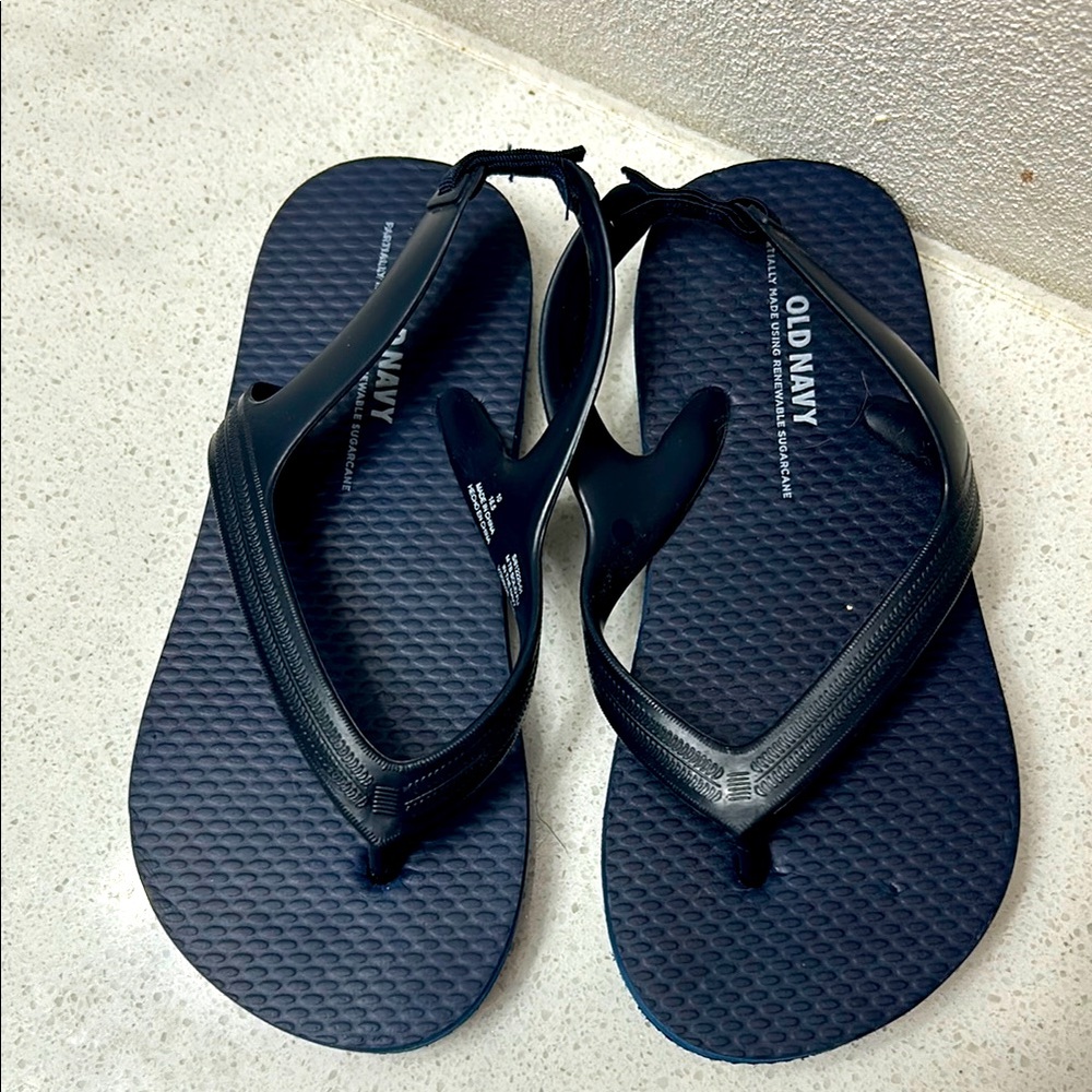 🌺 Old Navy Toddler Navy Flip Flops. Toddler 10.
